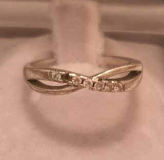 Anillo de plata y diamantes