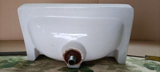 Lavabo pequeño antiguo