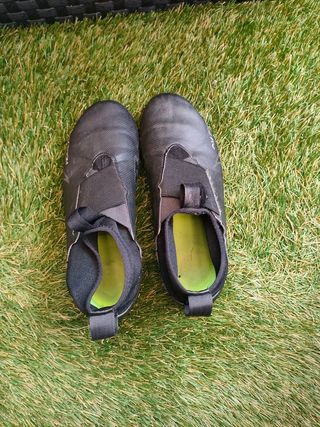 Botas de tacos futbol niño