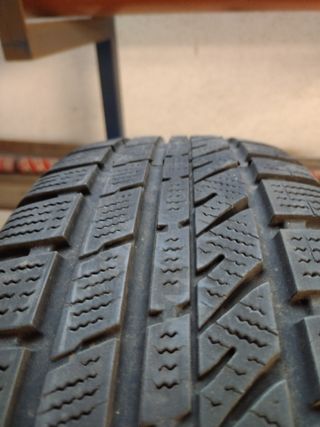 Ruedas con neumáticos de nieve