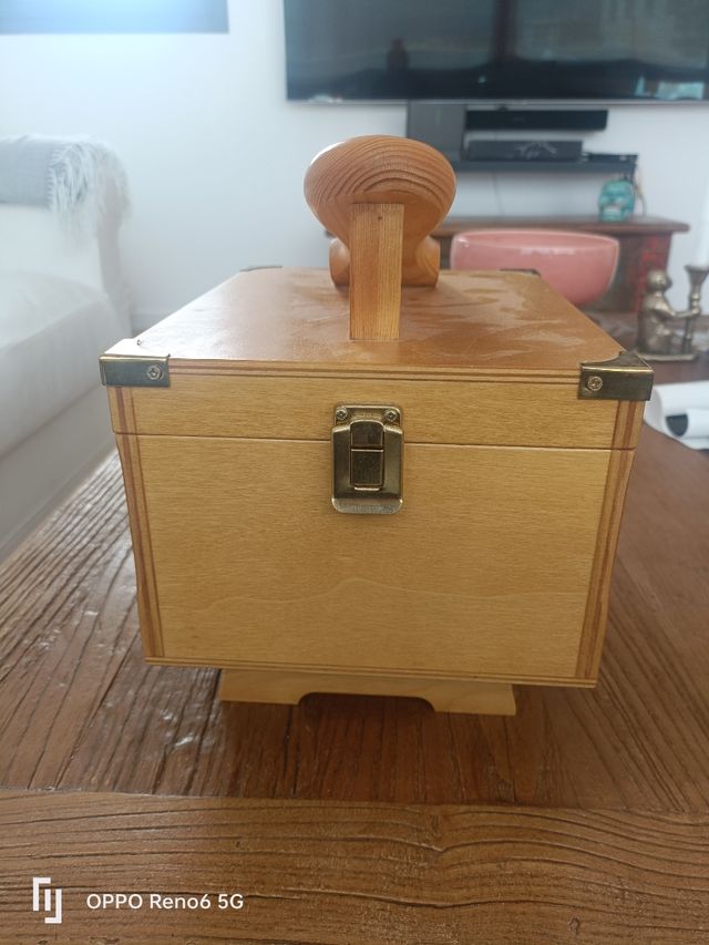 Caja Limpiabotas Castellanos