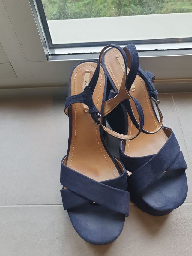 Sandalias Zara ante azul marino
