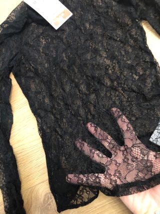 Blusa encaje. Talla M. Zara. A estrenar