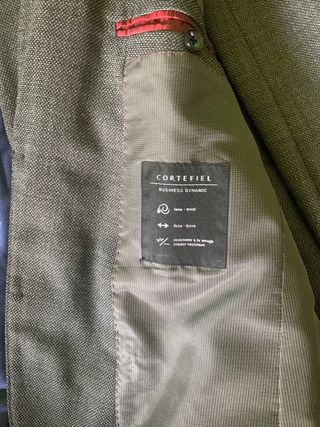 Traje cortefiel talla 40 con camisa y corbata