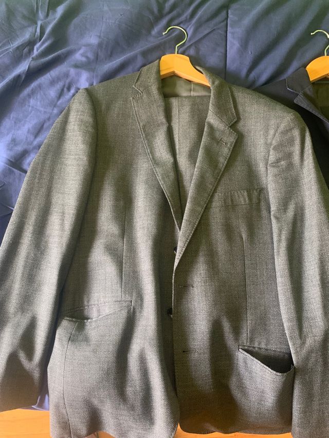 Traje cortefiel talla 40 con camisa y corbata