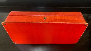 Antigua caja- joyero de piel roja