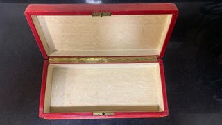 Antigua caja- joyero de piel roja