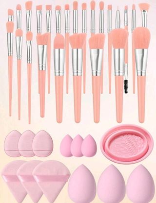 Neceser con accesorios de belleza