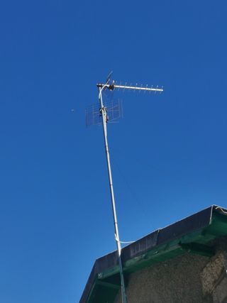 Antena TV +  mástil 5 metros