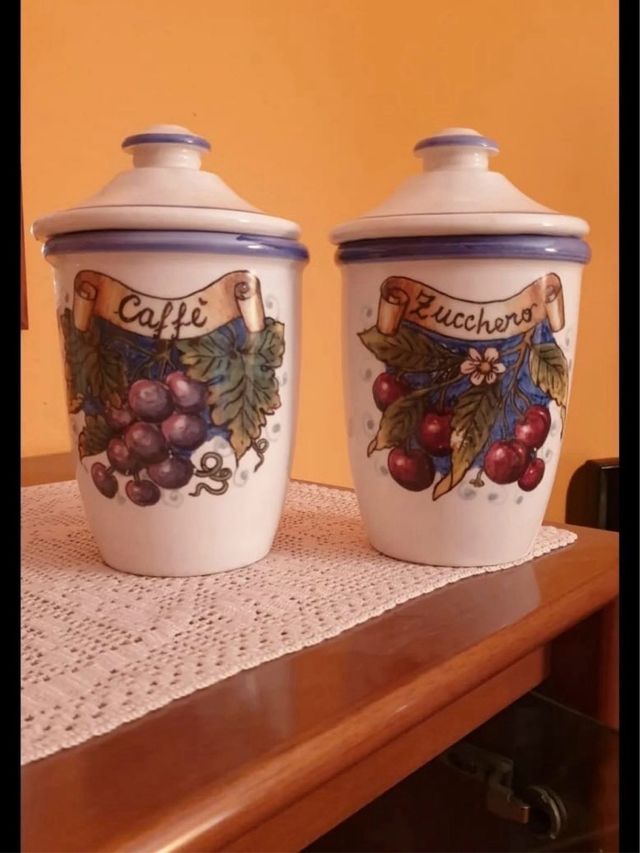 Barattoli in ceramica