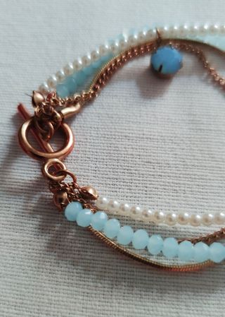 Pulsera perlas y abalorios verde agua