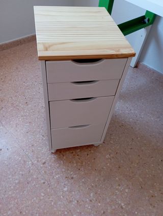 Escritorio pahl ikea  como nuevo con estanteria