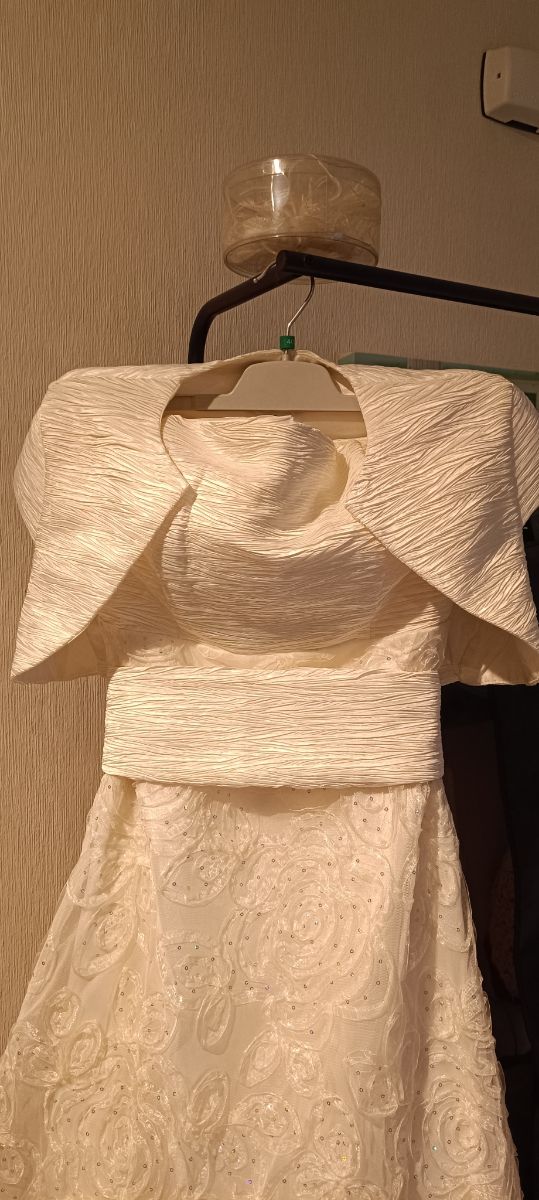 Vestido de novia con toquilla.