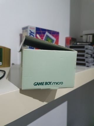 Caja game boy micro verde
