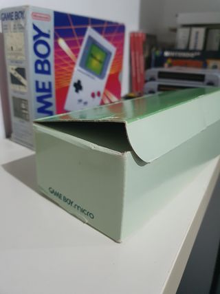 Caja game boy micro verde