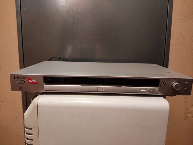 Sony CD/DVD Player. DVP-NS330