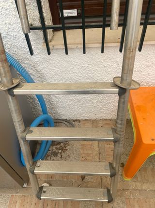Escaleras de piscina