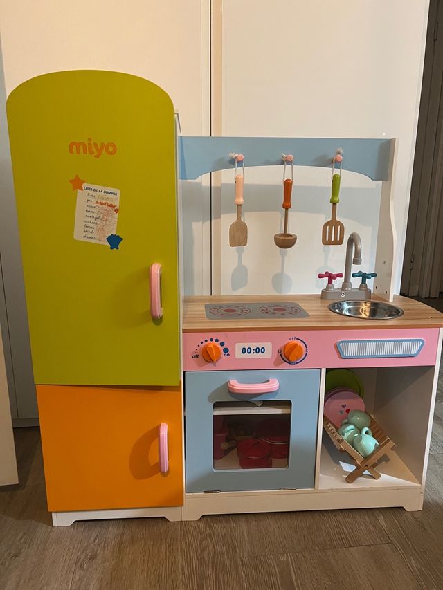 Cocinita juguete madera con frigorifico y horno
