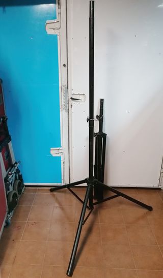 Altavoces activos RCF Art 325A + tripodes + fundas
