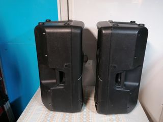Altavoces activos RCF Art 325A + tripodes + fundas