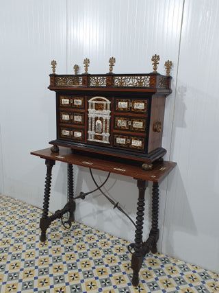 Bargueño de gusto Italiano