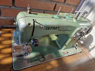Máquina de coser Refrey Transforma 427