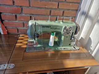 Máquina de coser Refrey Transforma 427