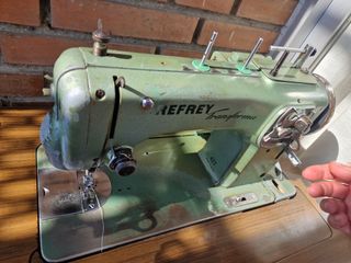 Máquina de coser Refrey Transforma 427