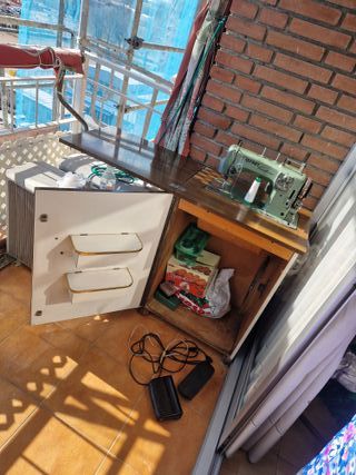 Máquina de coser Refrey Transforma 427