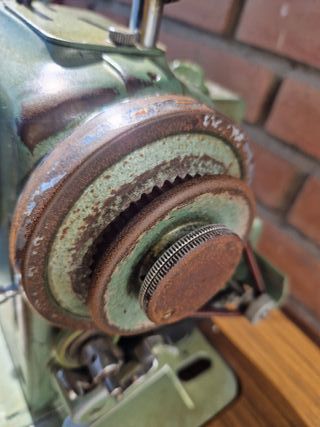 Máquina de coser Refrey Transforma 427