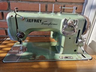 Máquina de coser Refrey Transforma 427