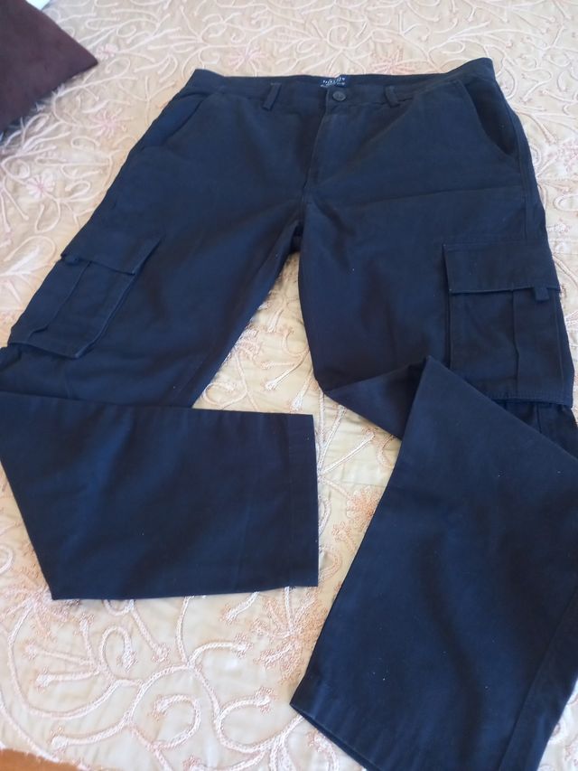 Pantalón cargo negro