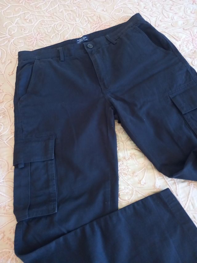 Pantalón cargo negro
