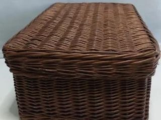 Antigua maleta de mimbre. 53 x 34 x 20 cm