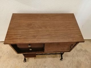 Mesa televisión antigua, vintage.