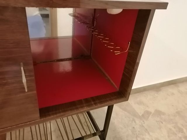 Mesa televisión antigua, vintage.