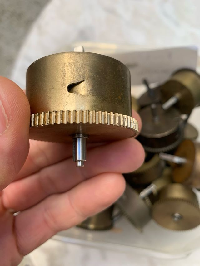 Tambor barrilete cuerda reloj antiguo