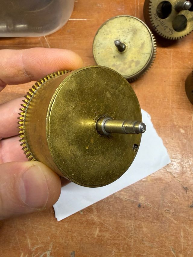 Tambor barrilete cuerda reloj antiguo