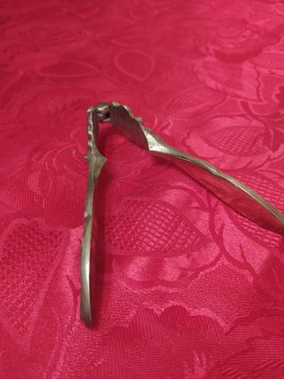 Schiaccia noci. Bronzo ottonato.