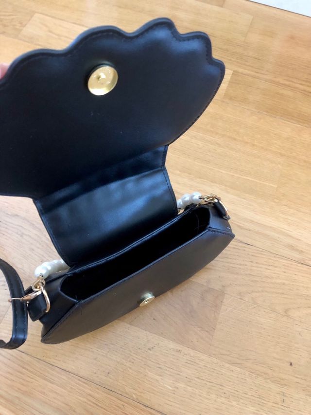 Bolso diseño concha negro