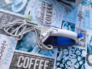 Ferro da stiro da viaggio con scatola e istruzioni