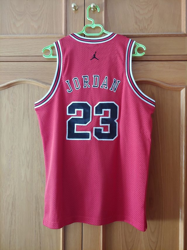 Camiseta Nueva y funko JORDAN