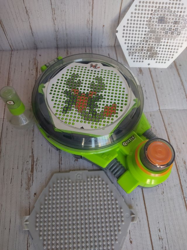 Qixels centrifuga! Juego para hacer figuras!