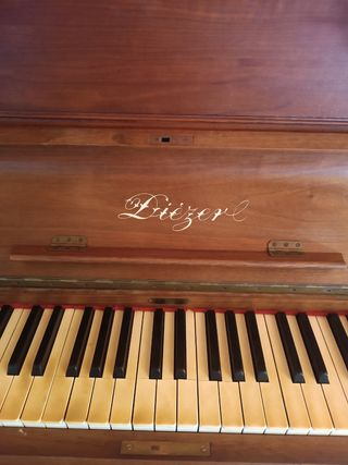 Piano antiguo