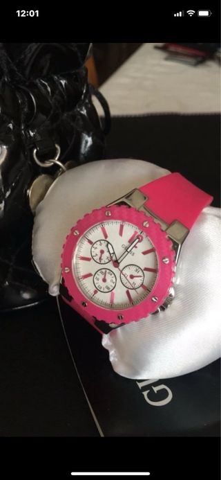 Reloj mujer marca Guess