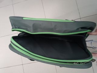 Bolsa para transporte de ordenador con ruedas.
