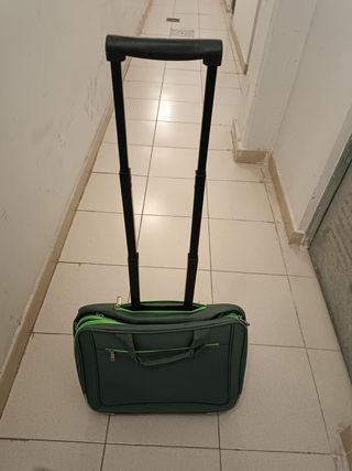 Bolsa para transporte de ordenador con ruedas.