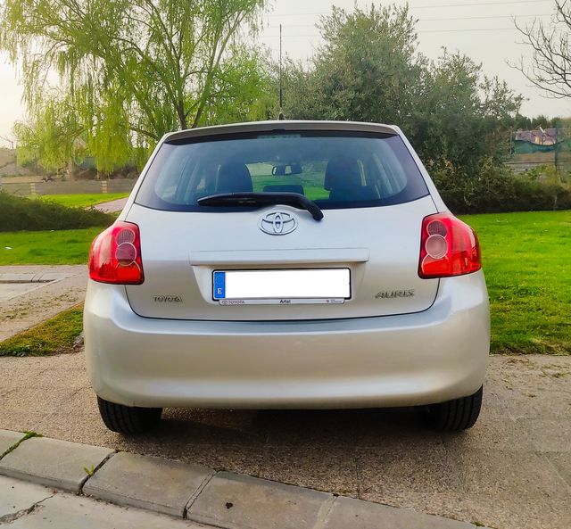 Alquiler vehículo Toyota Auris 1.6 (E, 124 CV)