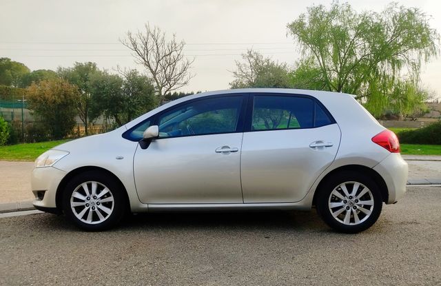 Alquiler vehículo Toyota Auris 1.6 (E, 124 CV)