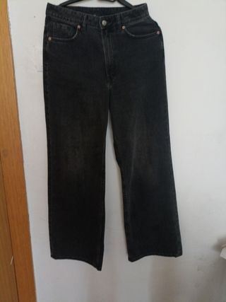 Pantalones vaqueros acampanados